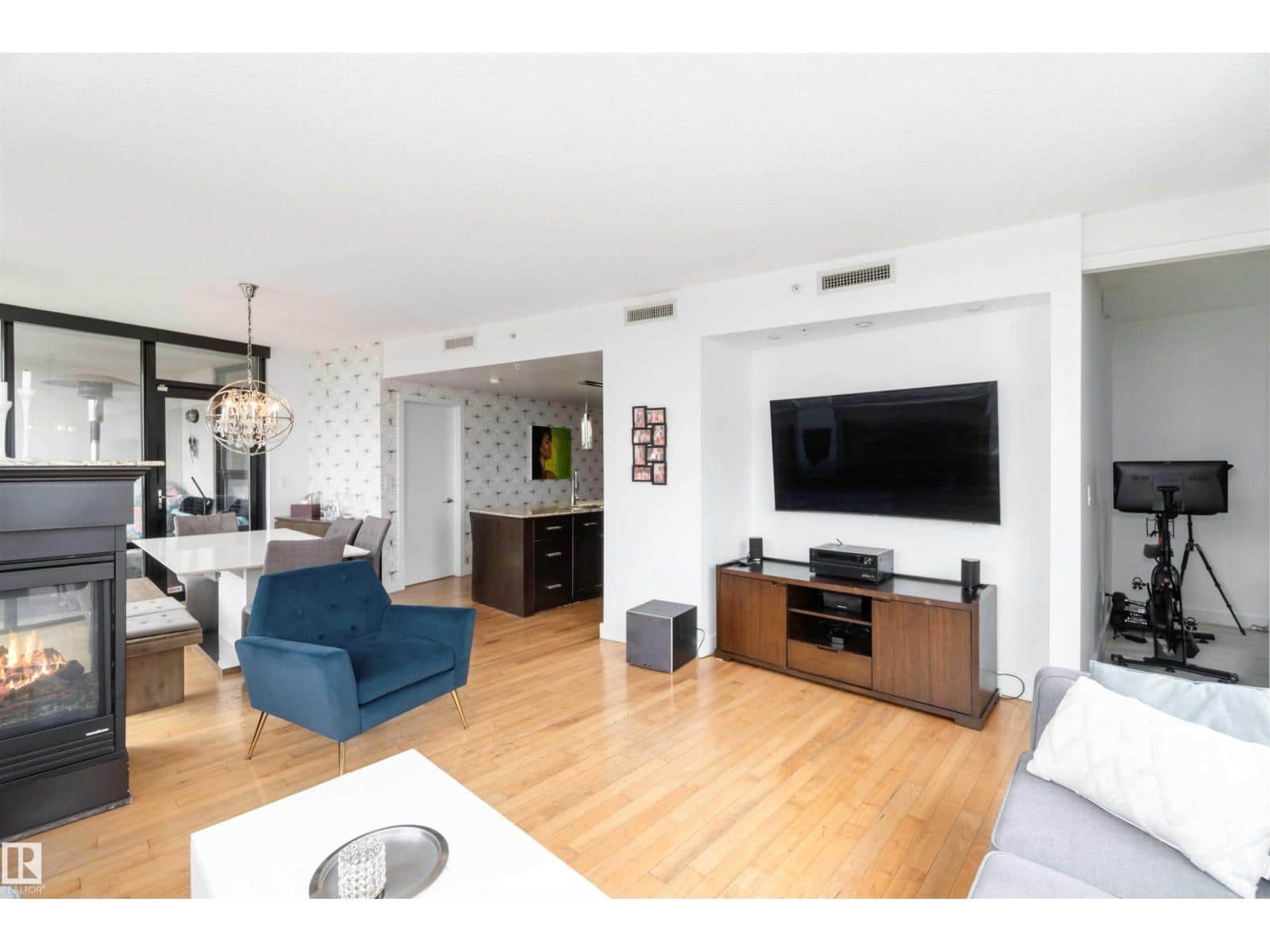 #504 10028 119 ST NW - Photo 5 of 44, Edmonton, Alberta