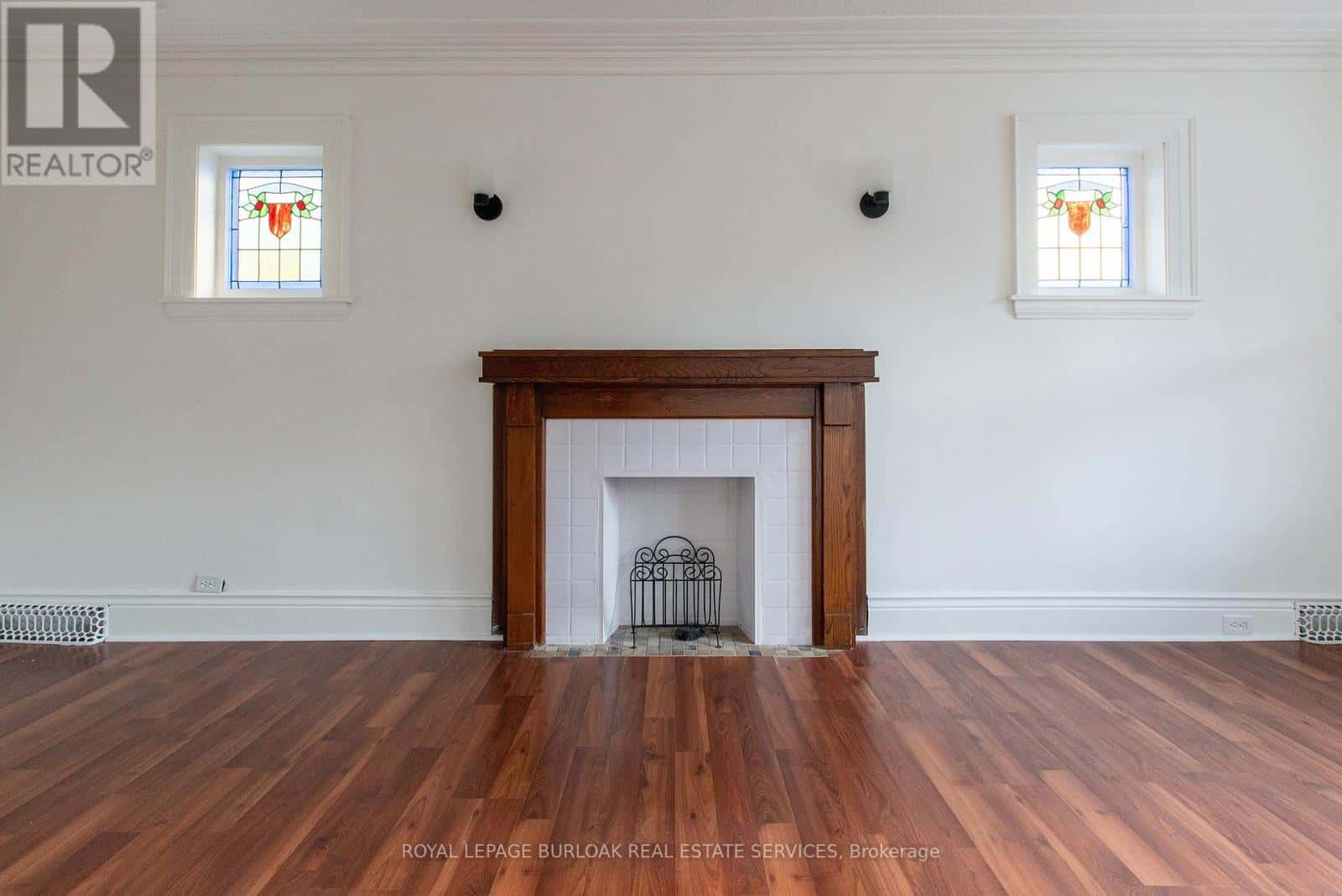 49 PROVINCE STREET S — Hamilton (Delta), Ontario - Photo 3 of 37