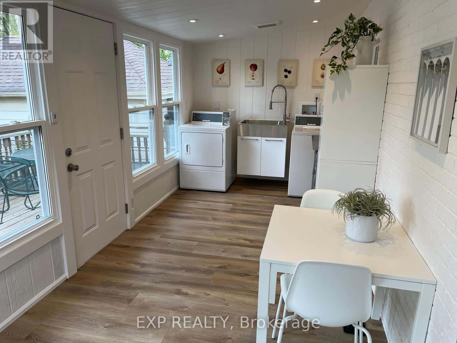 UPPER - 179 PARADISE ROAD N — Hamilton (Westdale), Ontario - Photo 2 of 20