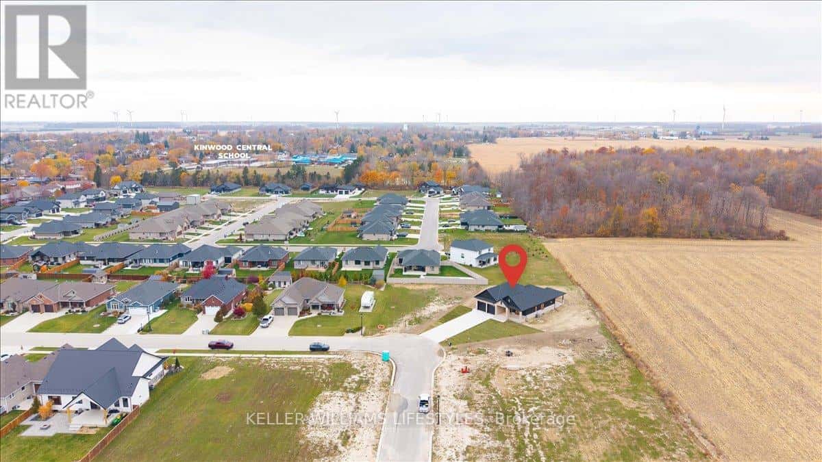 126 FRASER CRESCENT — Lambton Shores (Forest), Ontario - Photo 2 of 50