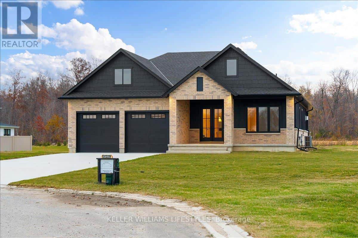 126 FRASER CRESCENT — Lambton Shores (Forest), Ontario - Photo 3 of 50