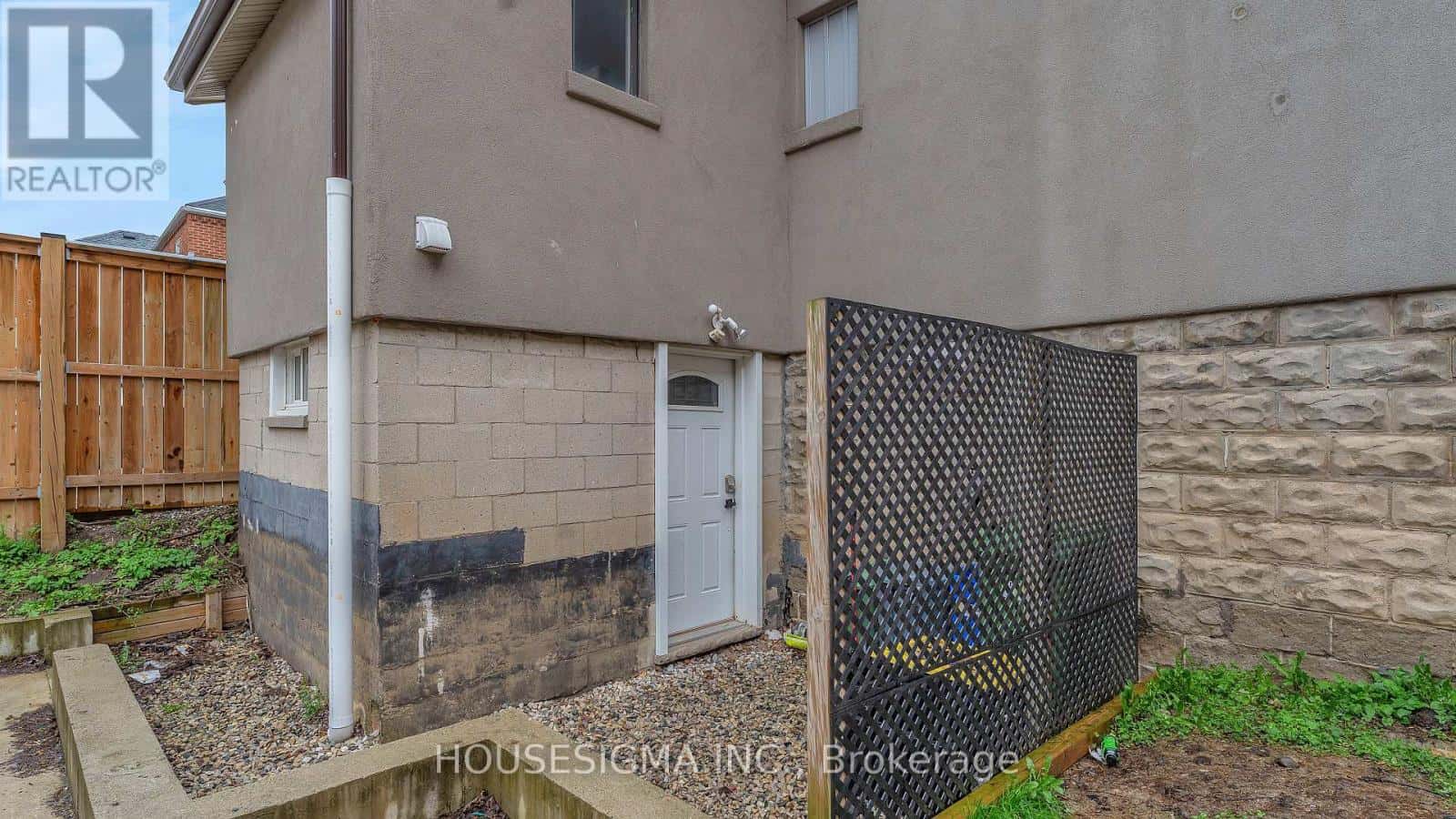 LOWER - 66 GRAND AVENUE — London South (South N), Ontario - Photo 2 of 20