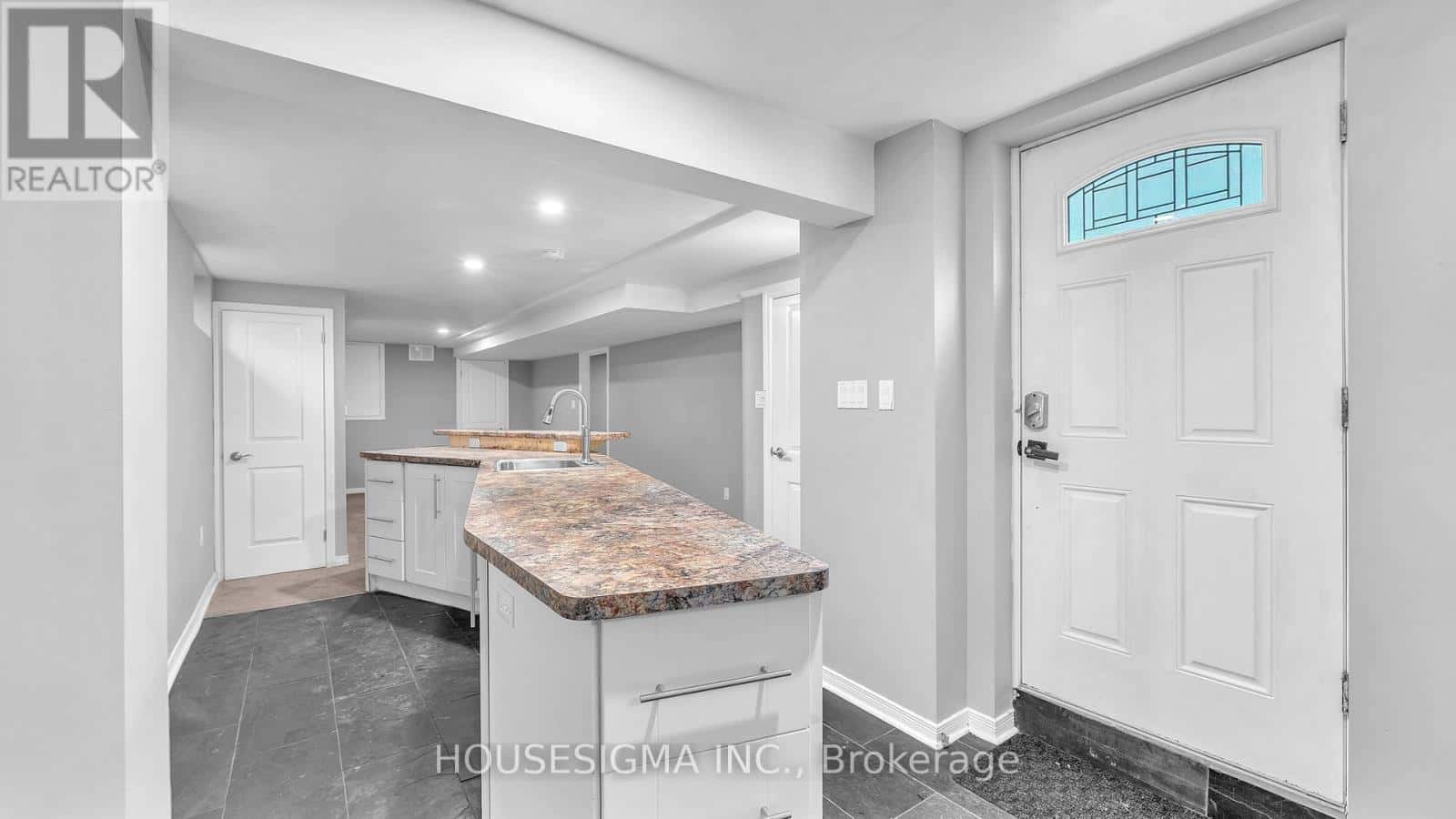 LOWER - 66 GRAND AVENUE — London South (South N), Ontario - Photo 3 of 20