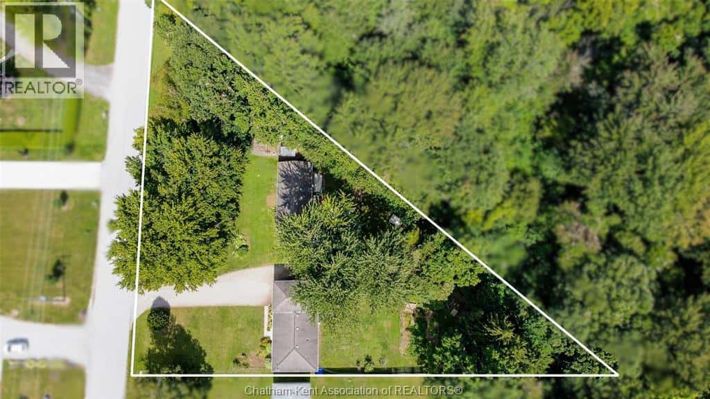 23635 Zone Road 1 ... — Thamesville, Ontario - Photo 3 of 50