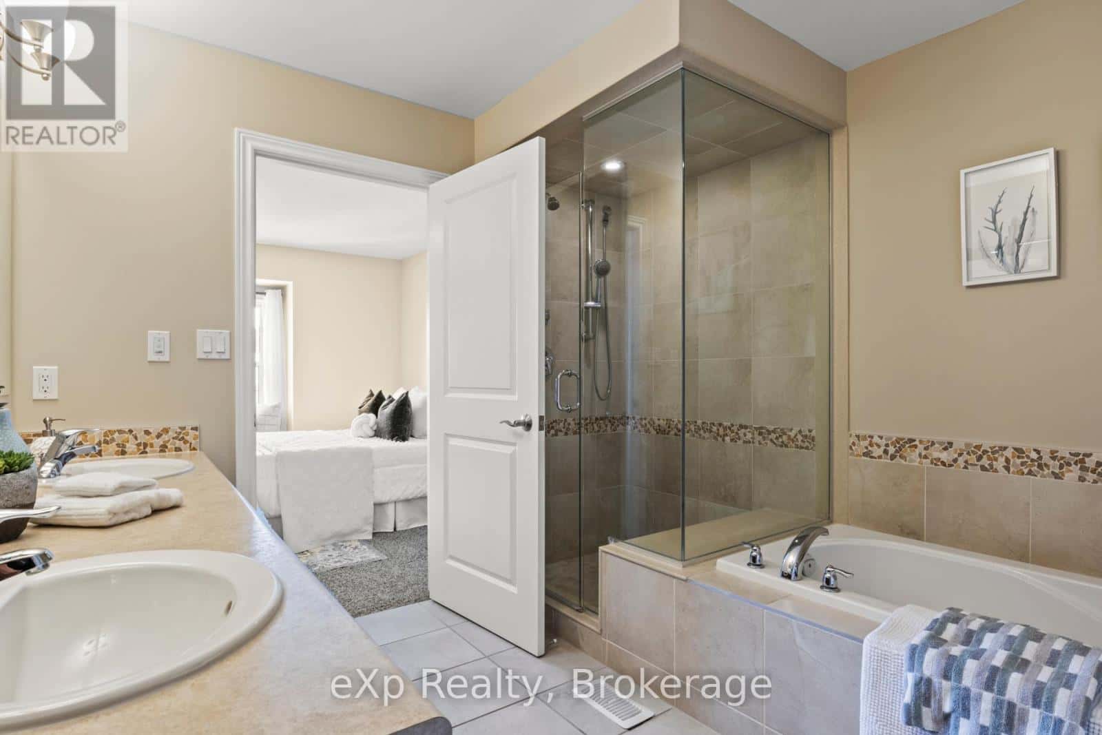 74A CARDIGAN STREET — Guelph (Downtown), Ontario - Photo 2 of 44