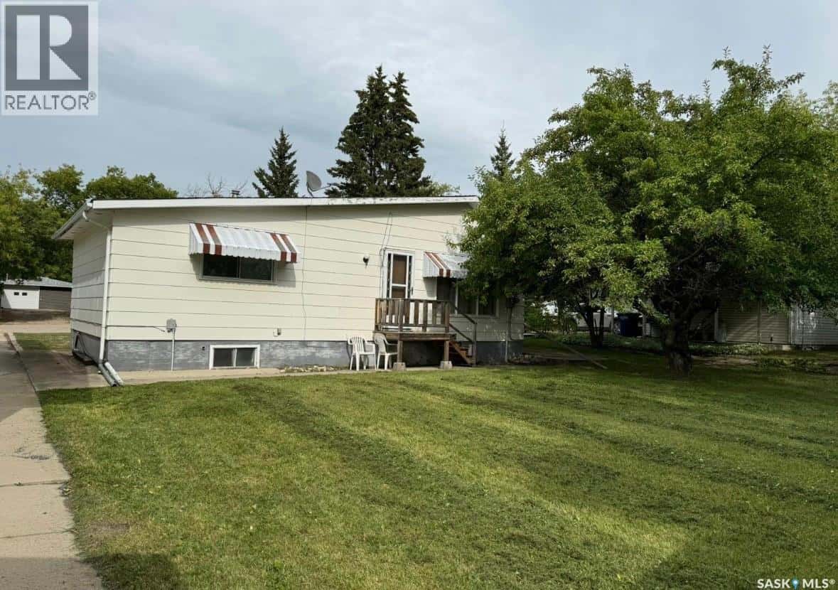 75 Horkoff AVENUE — Wadena, Saskatchewan - Photo 2 of 29