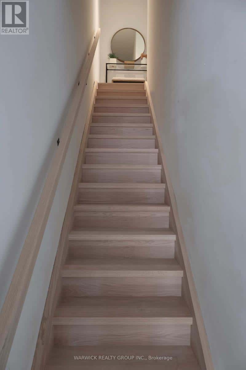 229 - 4365 BLOOR STREET W — Toronto (Markland Wood), Ontario - Photo 2 of 41