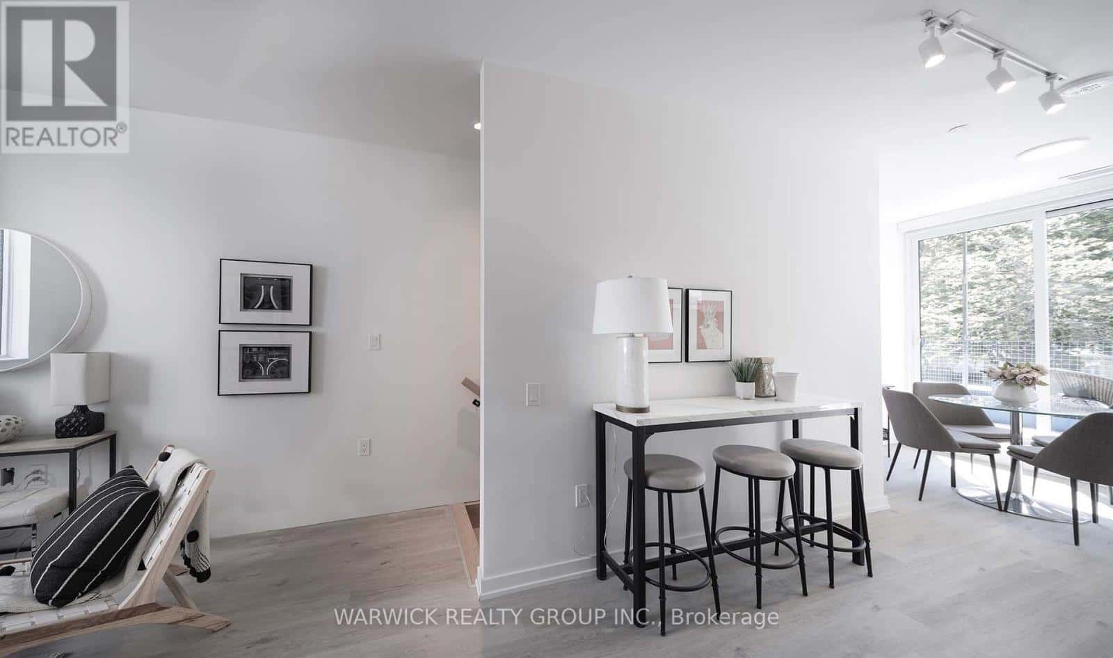 229 - 4365 BLOOR STREET W — Toronto (Markland Wood), Ontario - Photo 3 of 41