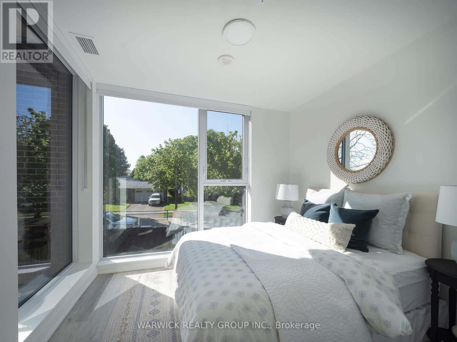 229 - 4365 BLOOR STREET W — Toronto (Markland Wood), Ontario - Photo 5 of 41