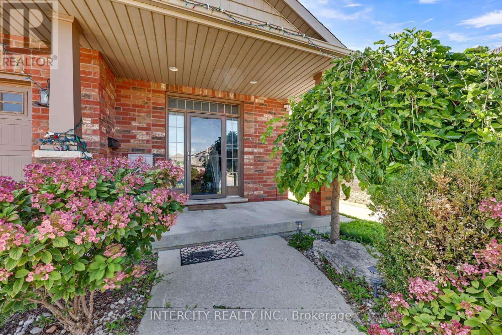 82 MOLENGRAAF WAY — Chatham-Kent, Ontario - Photo 3 of 28