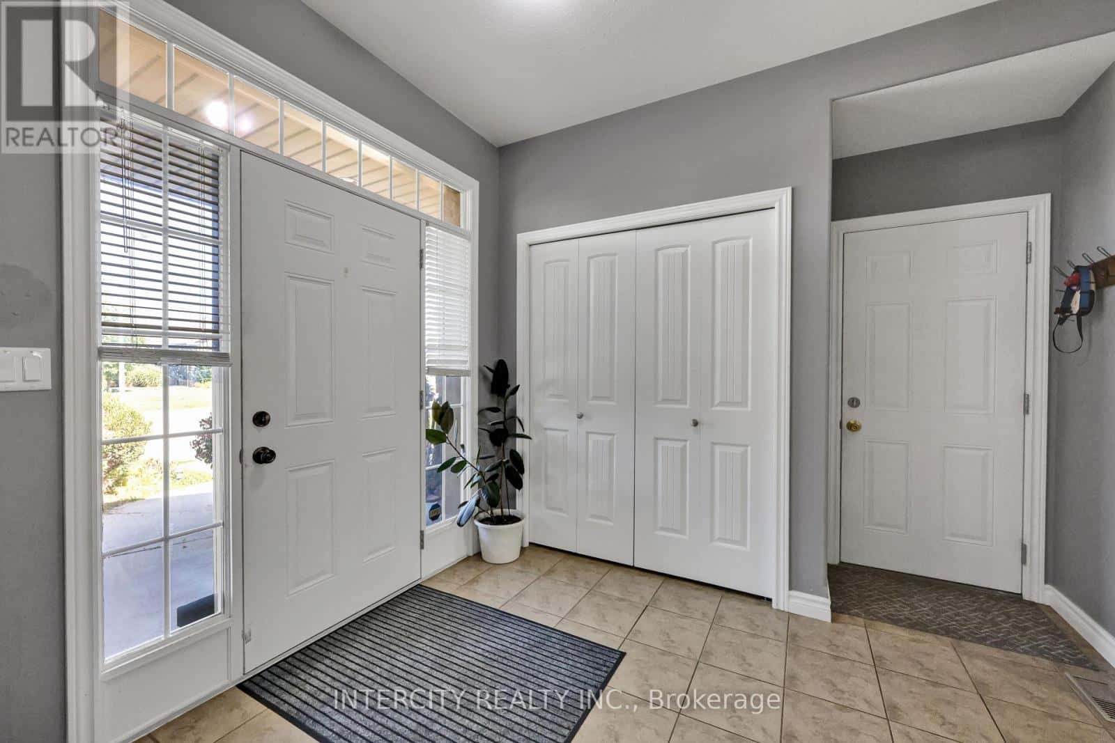 82 MOLENGRAAF WAY — Chatham-Kent, Ontario - Photo 5 of 28