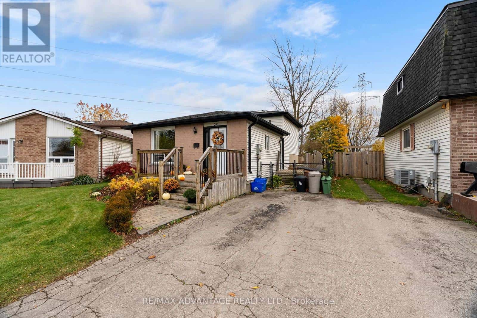 28 SUNDRIDGE COURT — London South (South T), Ontario - Photo 3 of 50