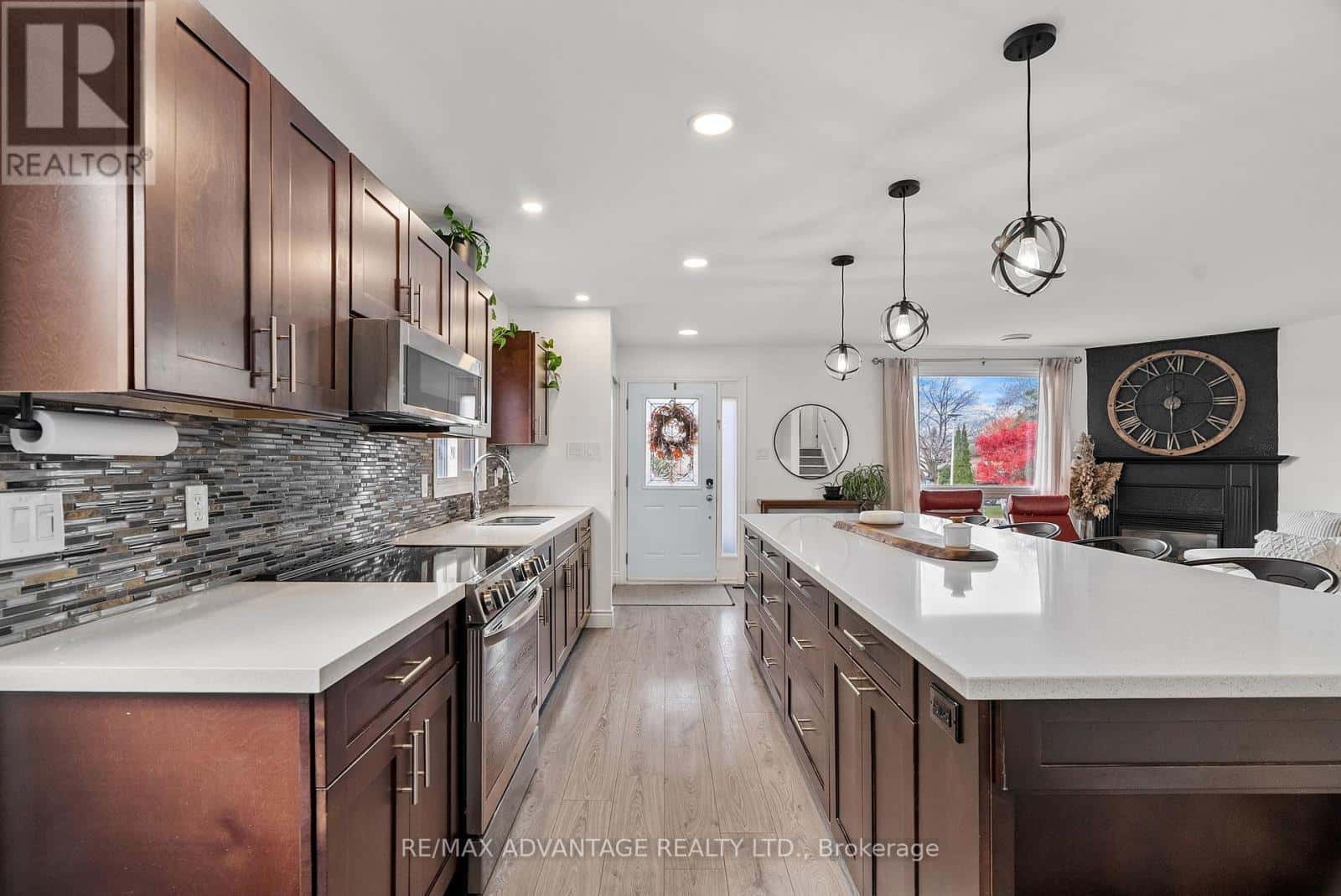 28 SUNDRIDGE COURT — London South (South T), Ontario - Photo 4 of 50