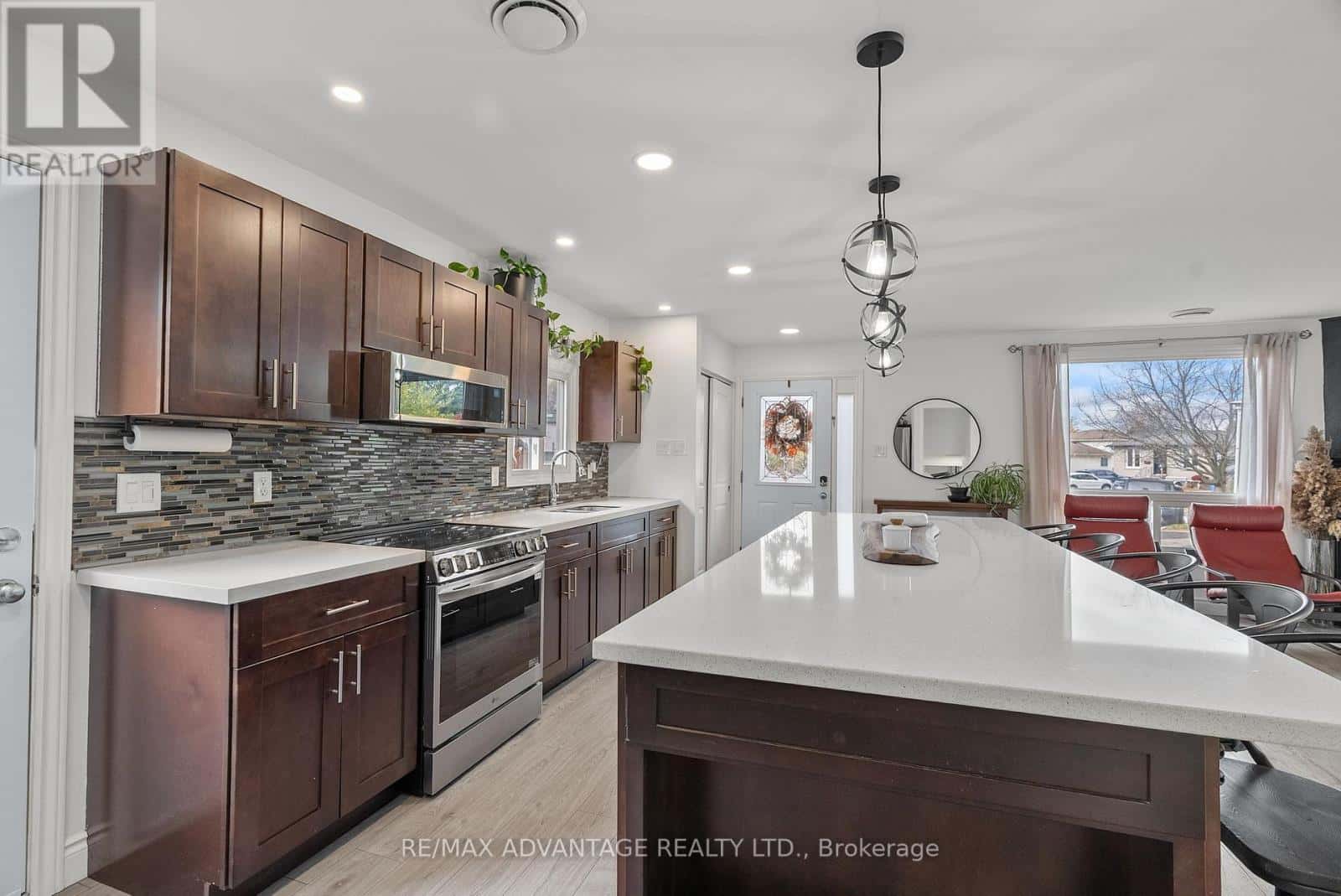 28 SUNDRIDGE COURT — London South (South T), Ontario - Photo 5 of 50