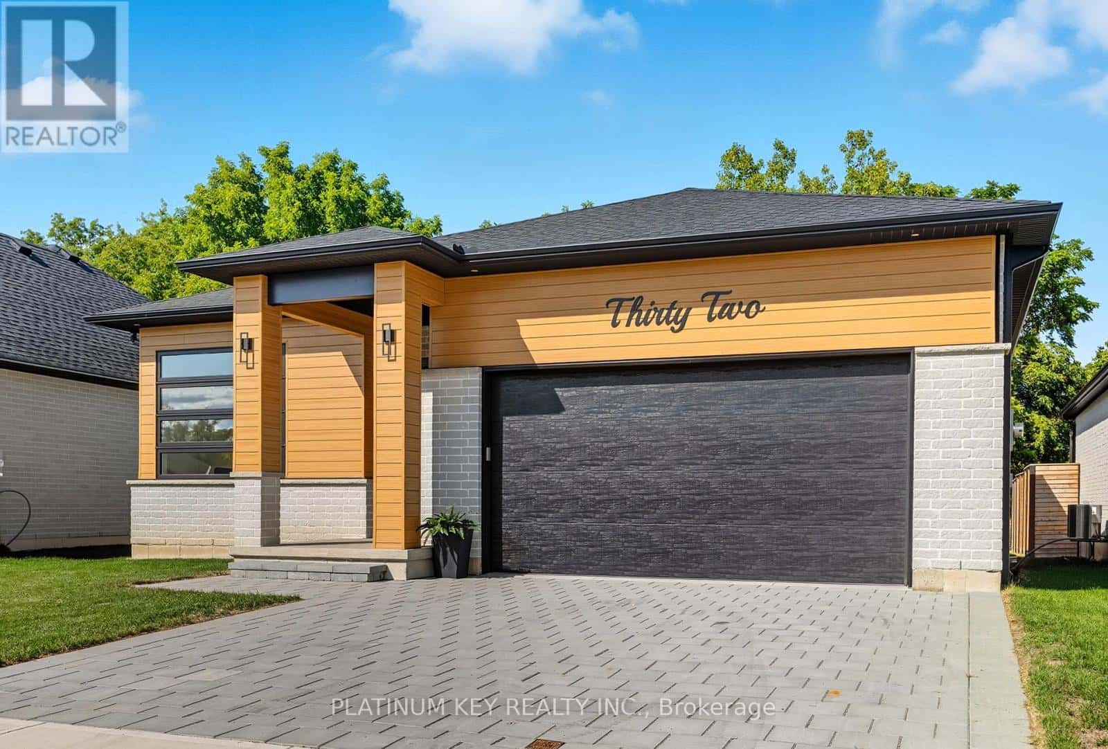 32 BRISCOE CRESCENT — Strathroy-Caradoc (NE), Ontario - Photo 2 of 46