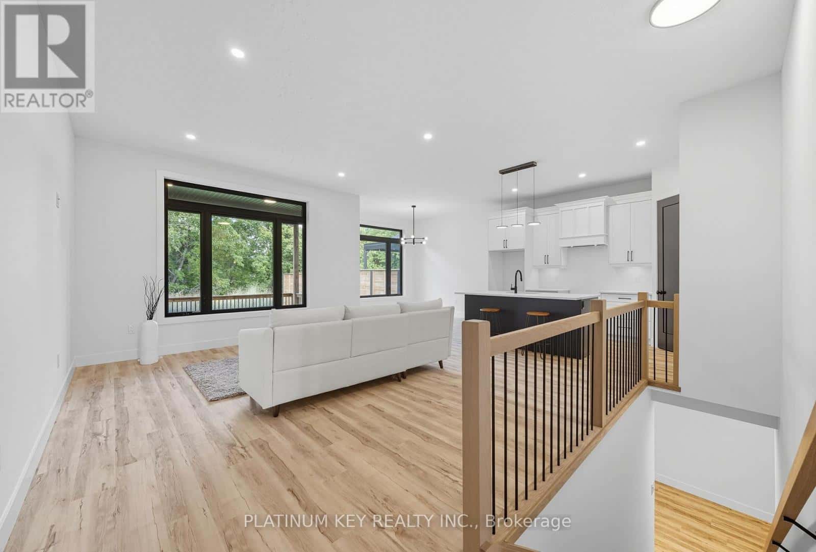 32 BRISCOE CRESCENT — Strathroy-Caradoc (NE), Ontario - Photo 5 of 46