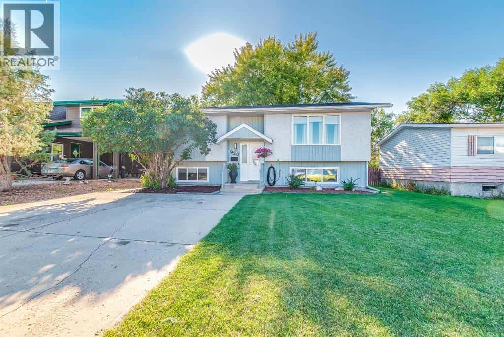 928 4 Street Southeast