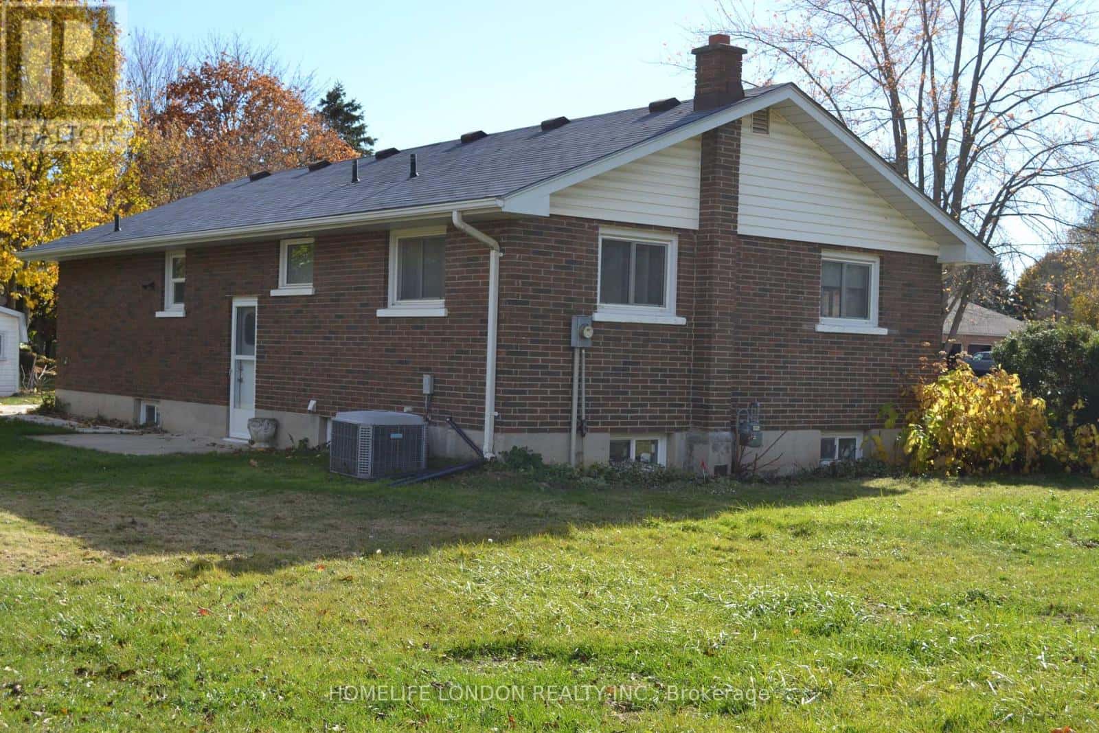 10420 TALBOTVILLE GORE ROAD S — Southwold (Talbotville), Ontario - Photo 3 of 34