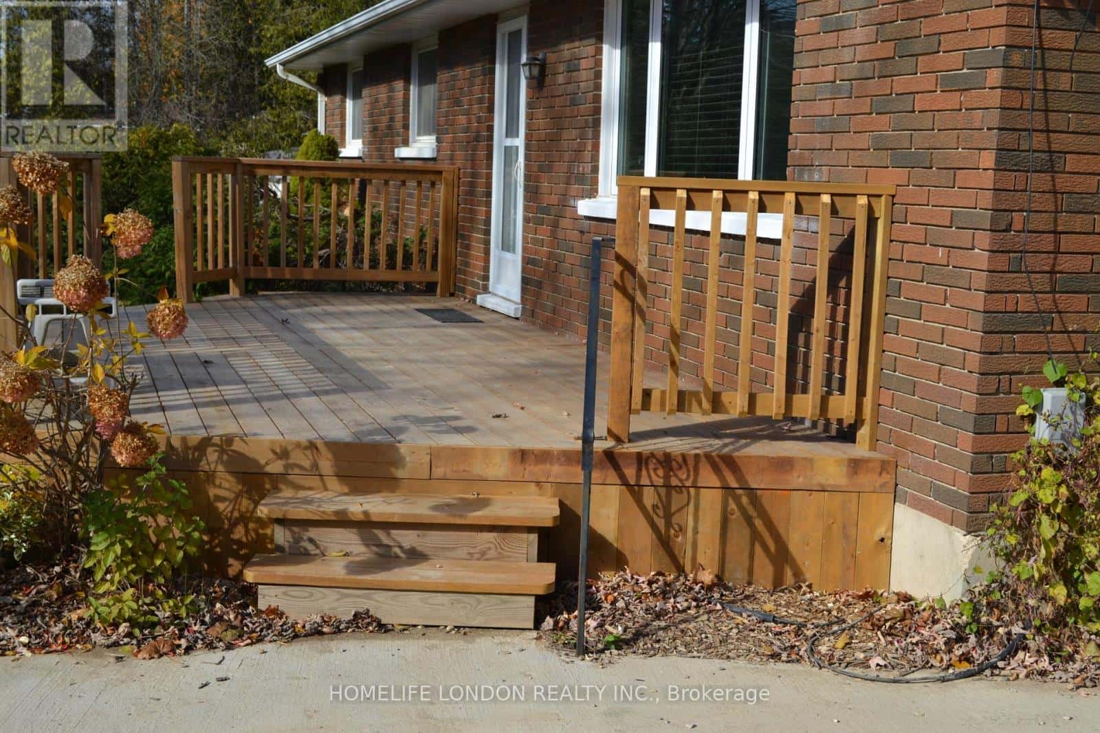 10420 TALBOTVILLE GORE ROAD S — Southwold (Talbotville), Ontario - Photo 4 of 34