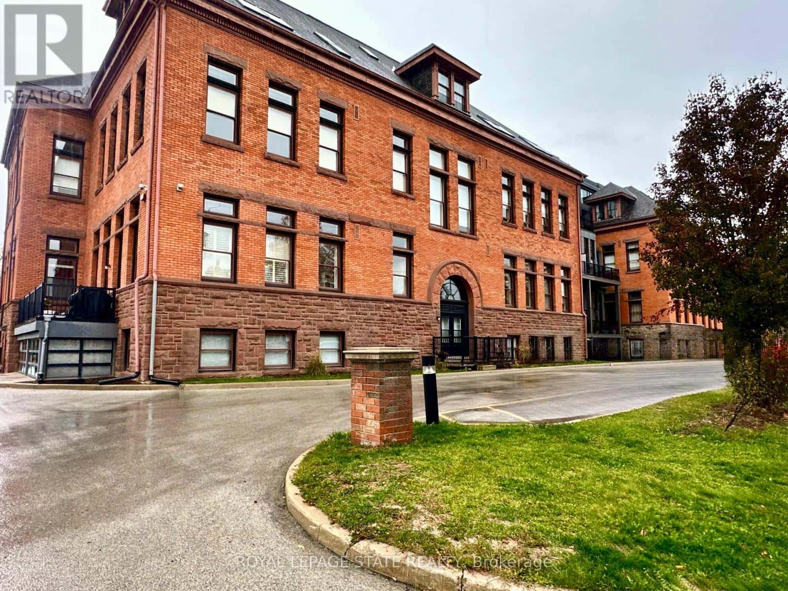 310 - 200 STINSON STREET — Hamilton (Stinson), Ontario - Photo 2 of 32