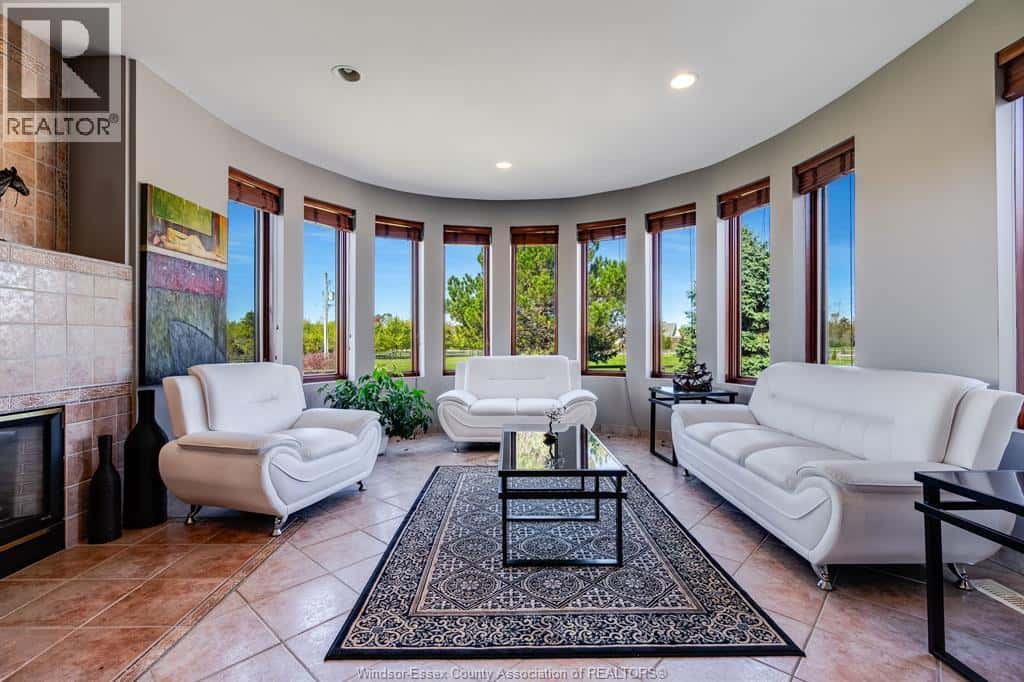 4965 4th Concession — Colchester South, Ontario - Photo 5 of 50