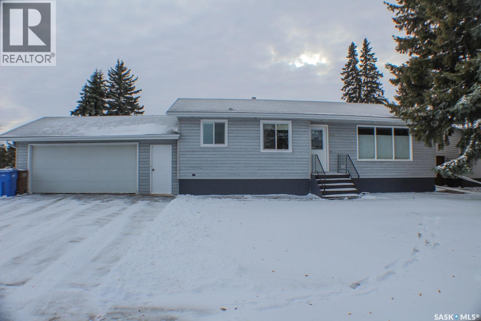 401 Scotia DRIVE — Melfort, Saskatchewan - Main photo