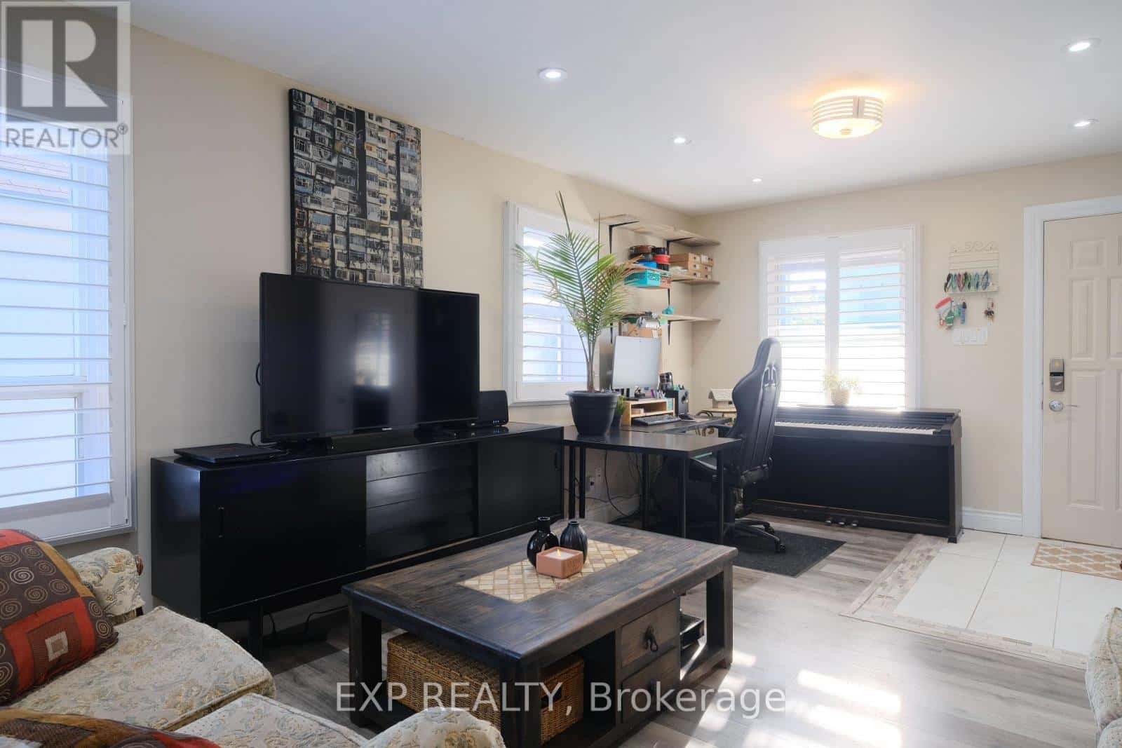 3968 ST PETER STREET E — Niagara Falls (Stamford), Ontario - Photo 4 of 21