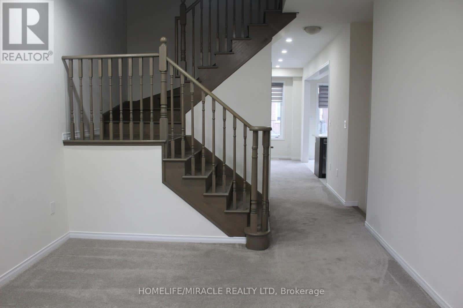 7 ESTHER CRESCENT — Thorold (Hurricane/Merrittville), Ontario - Photo 4 of 31