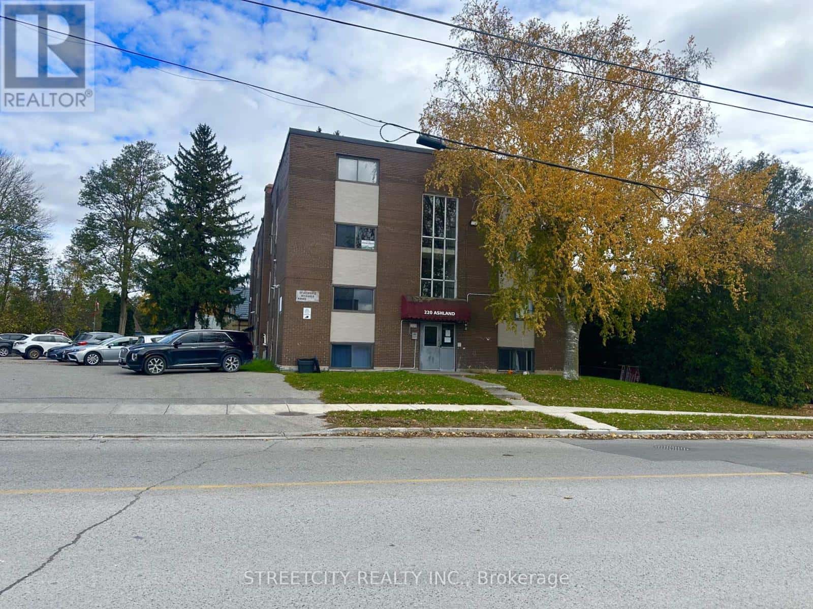 44 - 220 ASHLAND AVENUE — London East (East M), Ontario - Photo 2 of 33