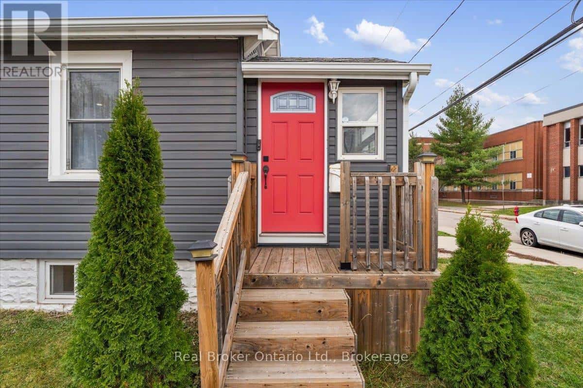 171 BRITANNIA AVENUE — Hamilton (Homeside), Ontario - Photo 4 of 47