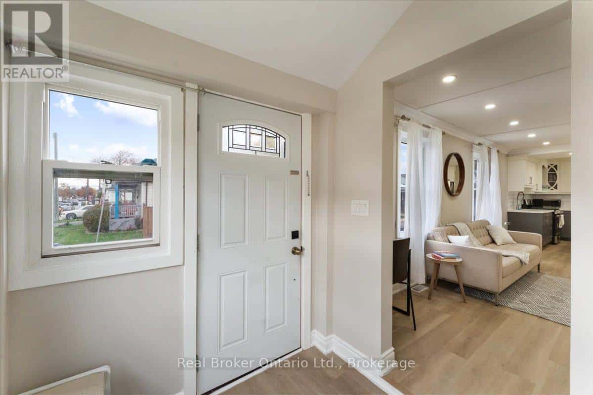 171 BRITANNIA AVENUE — Hamilton (Homeside), Ontario - Photo 5 of 47