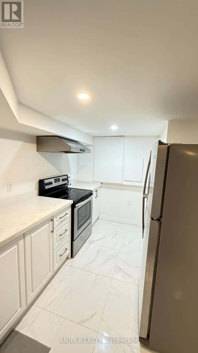 1 BREWSLAND CRESCENT — Markham (Thornlea), Ontario - Photo 4 of 9