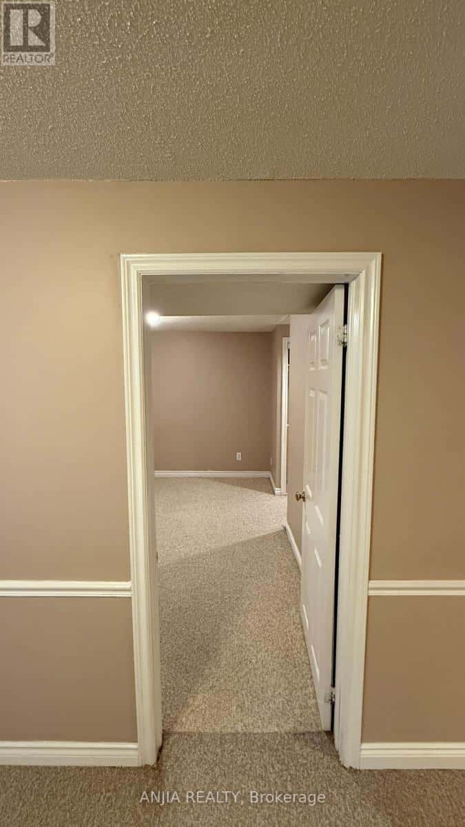 1 BREWSLAND CRESCENT — Markham (Thornlea), Ontario - Photo 5 of 9