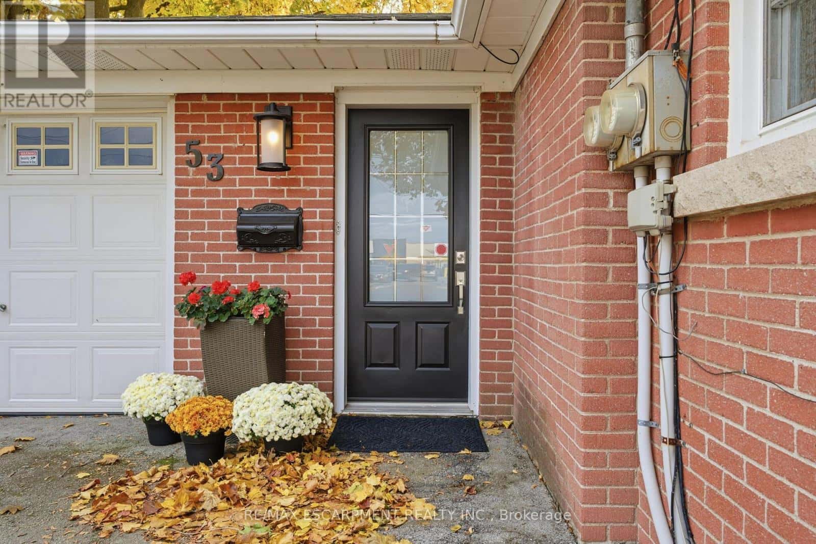 53 LIVINGSTON AVENUE — Grimsby (Grimsby West), Ontario - Photo 3 of 44