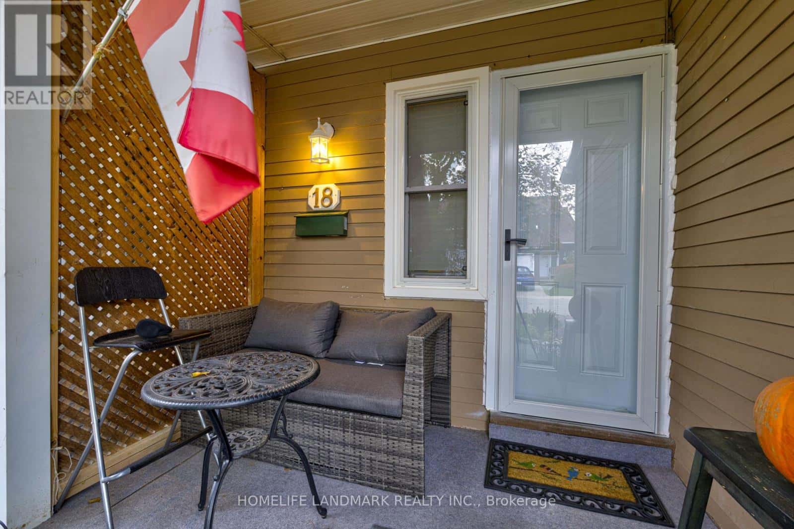 18 - 2185 FAIRCHILD BOULEVARD — Burlington (Tyandaga), Ontario - Photo 2 of 27