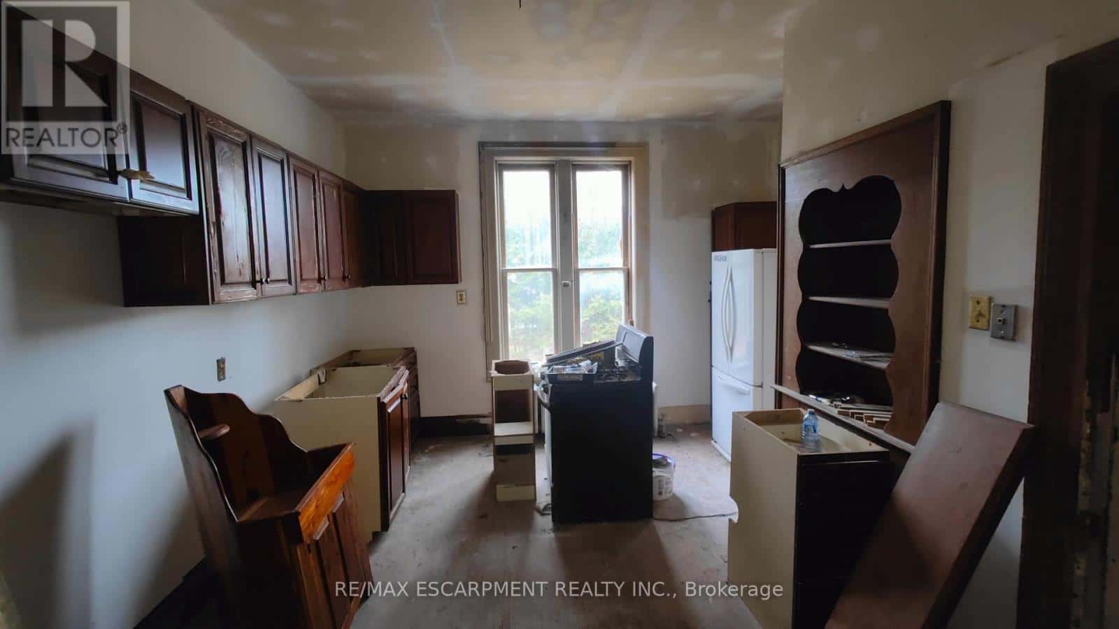 104 PATRICK STREET E — North Huron (Wingham), Ontario - Photo 5 of 17