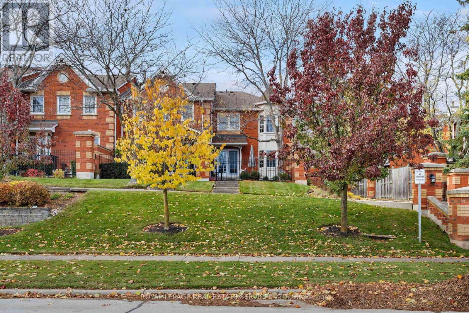 30 - 1415 HAZELTON BOULEVARD — Burlington (Tyandaga), Ontario - Photo 2 of 48