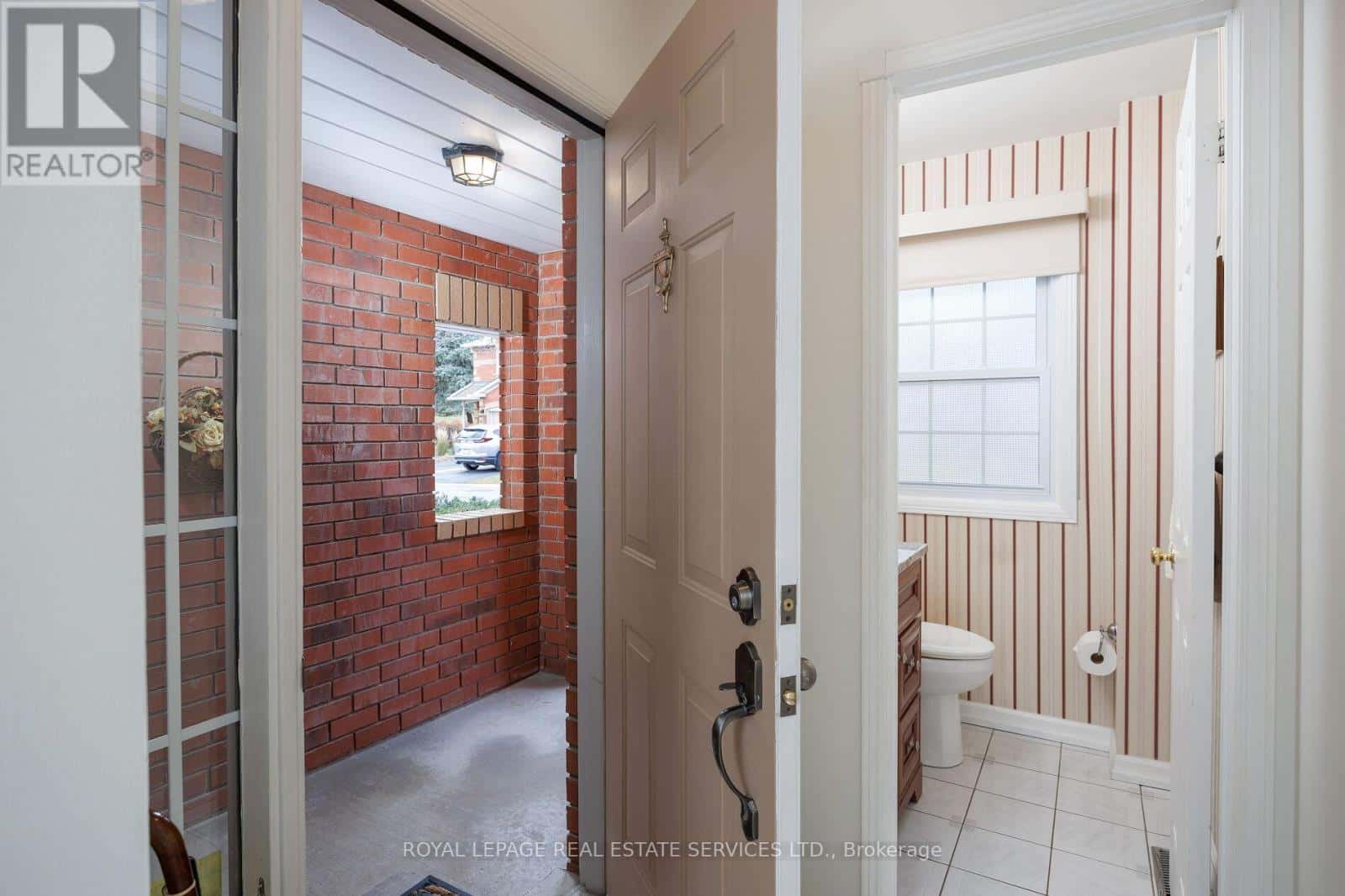 30 - 1415 HAZELTON BOULEVARD — Burlington (Tyandaga), Ontario - Photo 5 of 48