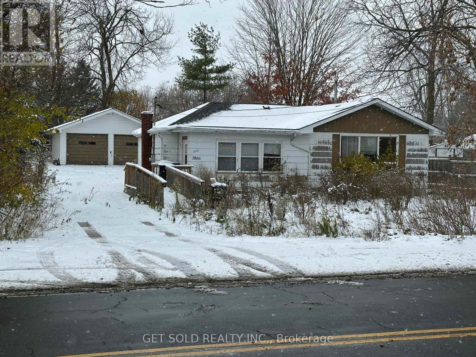 7866 YONGE STREET N — Innisfil (Stroud), Ontario - Photo 2 of 2