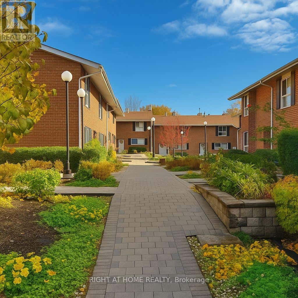 7 - 33 ROMFIELD CIRCUIT — Markham (Royal Orchard), Ontario - Photo 3 of 22