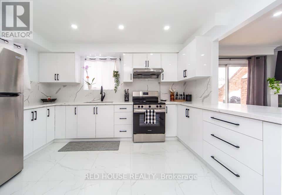 2 - 87 IRWIN ROAD — Toronto (Elms-Old Rexdale), Ontario - Photo 3 of 30