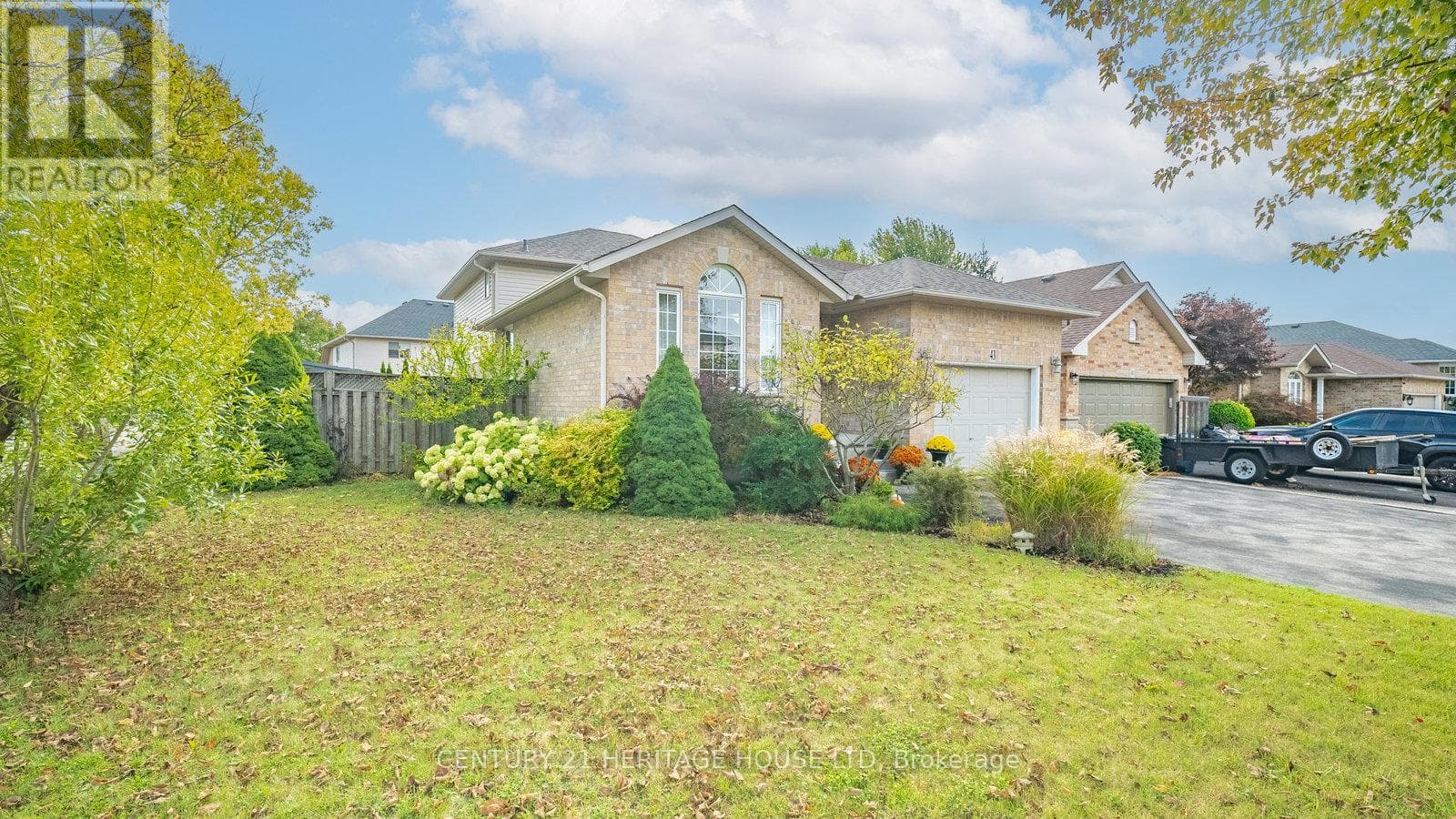 43 IDLEWILDE LANE — Hamilton (Mount Hope), Ontario - Main photo