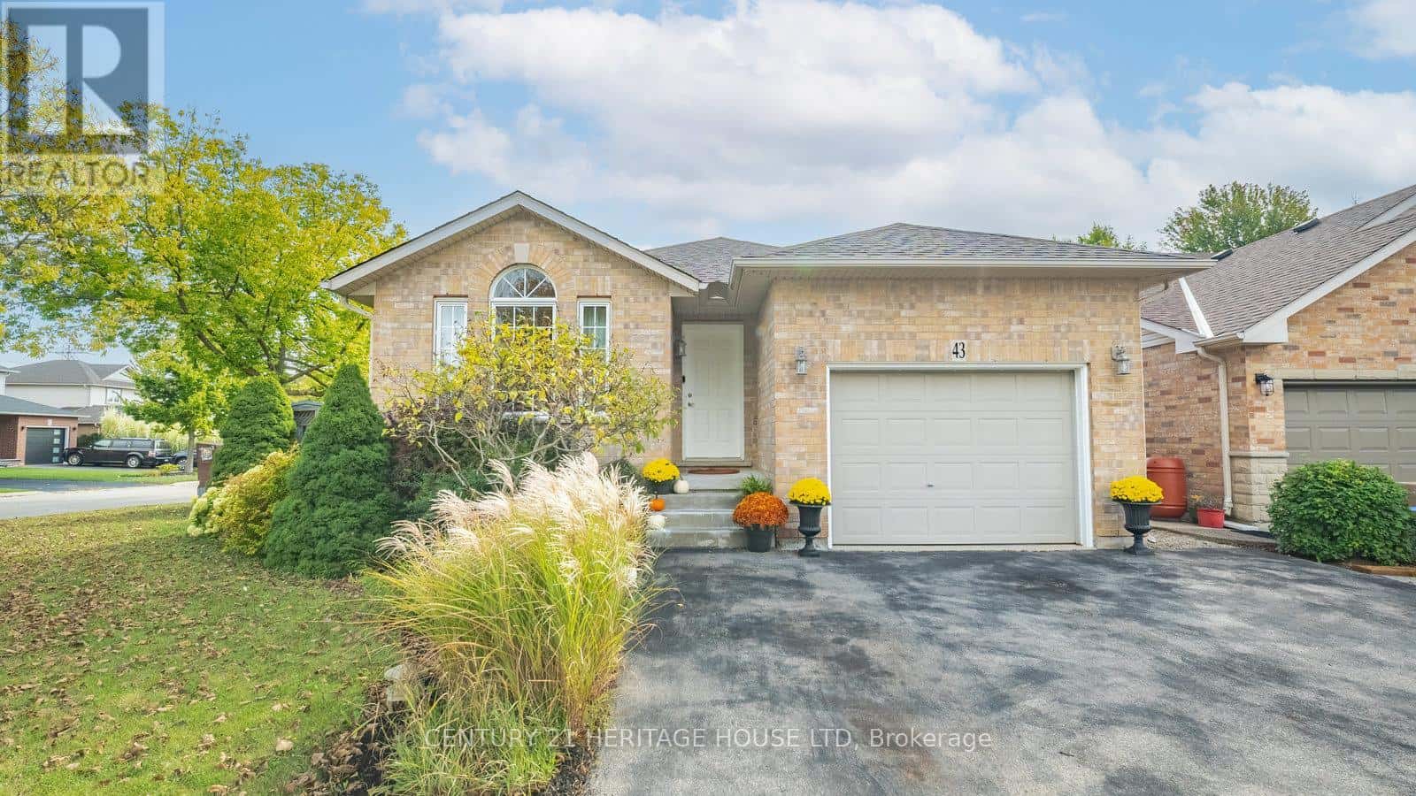 43 IDLEWILDE LANE — Hamilton (Mount Hope), Ontario - Photo 2 of 39