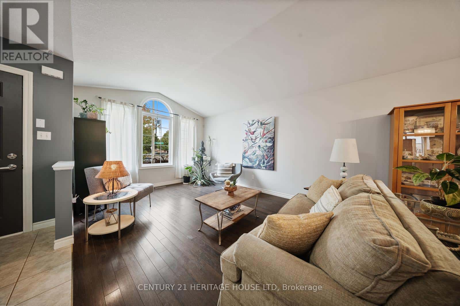 43 IDLEWILDE LANE — Hamilton (Mount Hope), Ontario - Photo 4 of 39