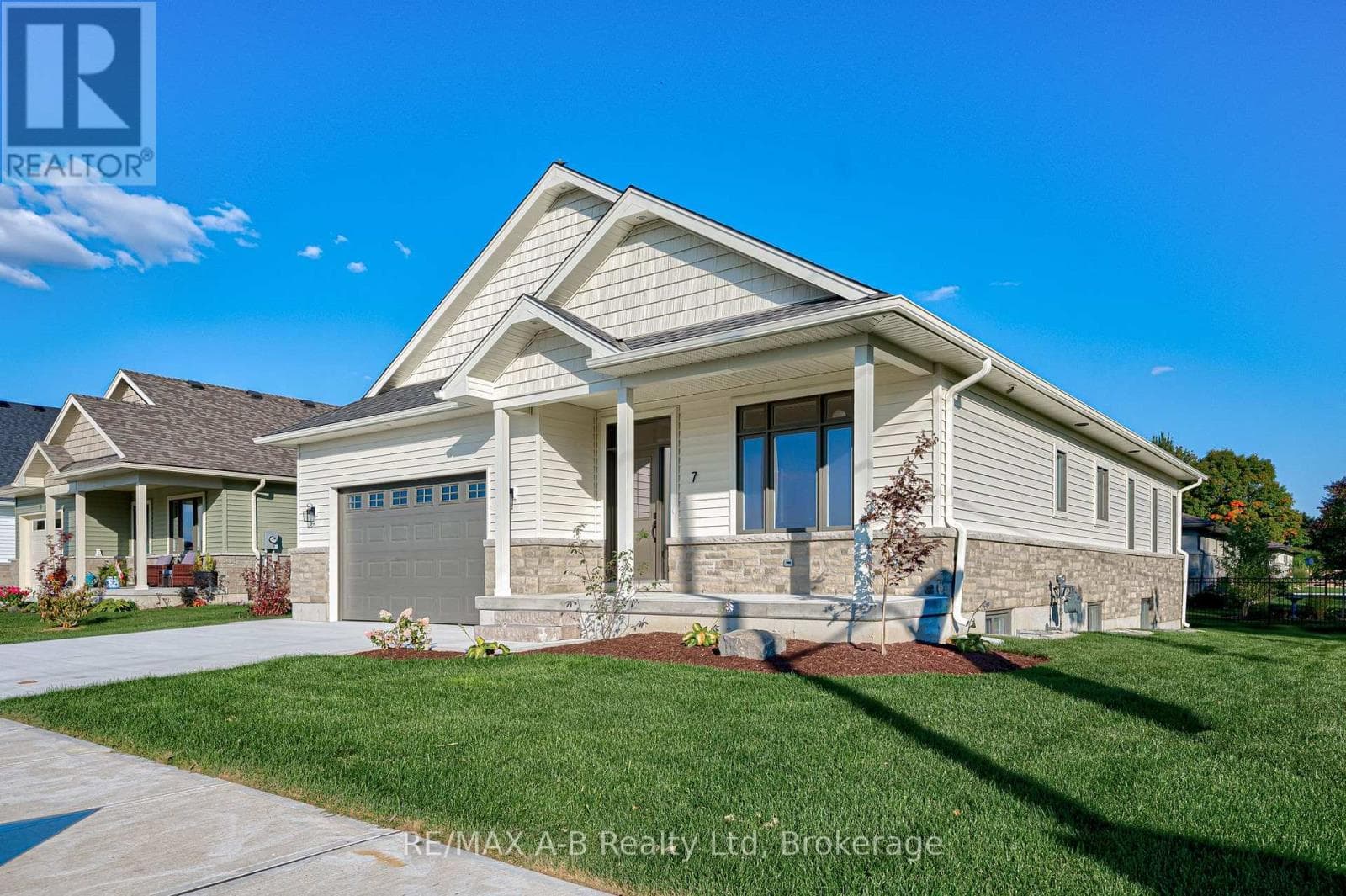 7 NELSON STREET — West Perth (Mitchell), Ontario - Main photo