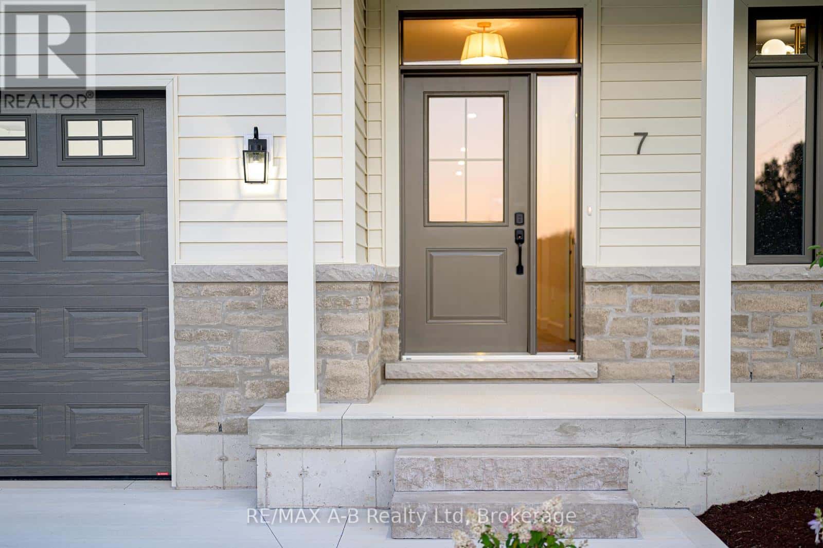 7 NELSON STREET — West Perth (Mitchell), Ontario - Photo 3 of 31