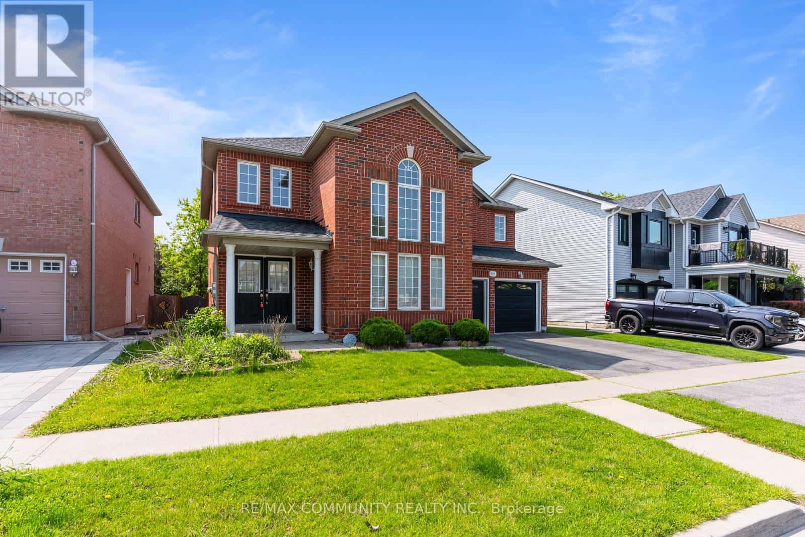 1081 LANGFORD STREET — Oshawa (Eastdale), Ontario - Photo 2 of 48