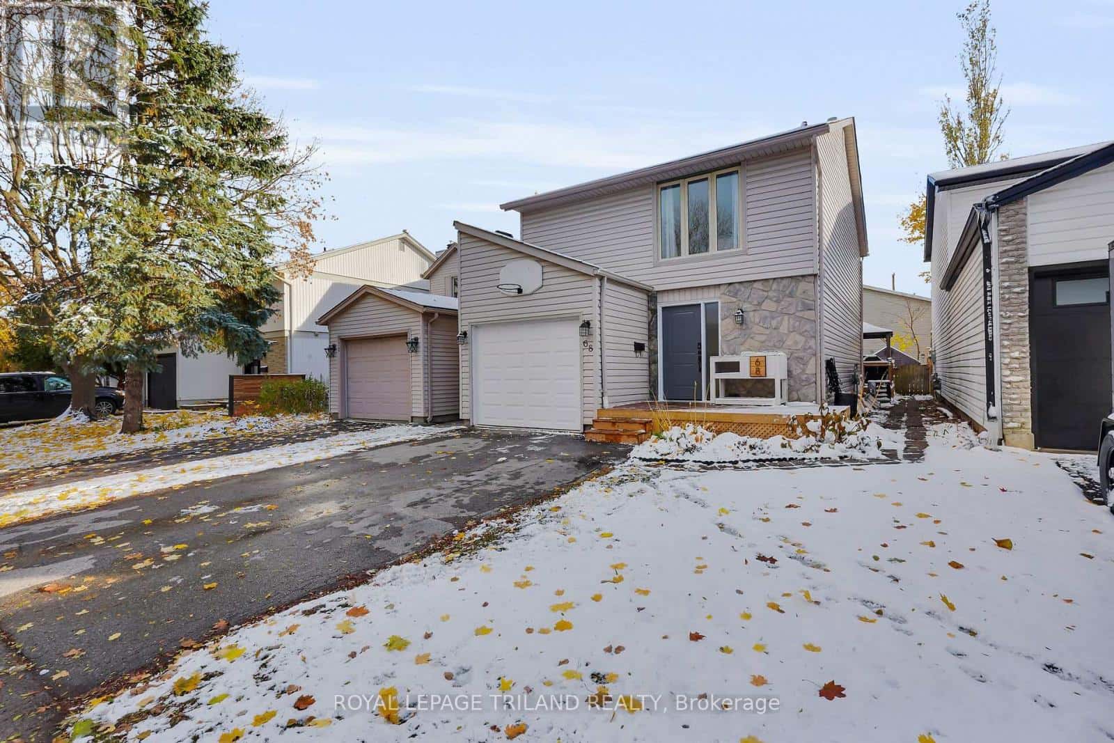 68 Four Oaks Crescent