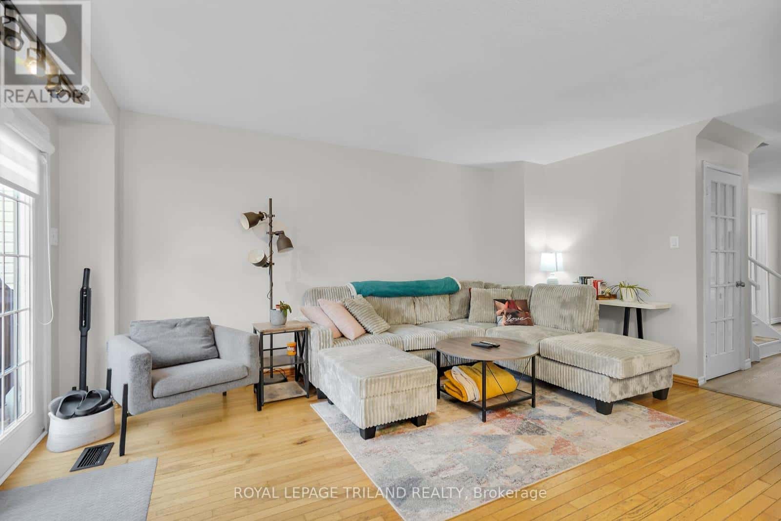 68 FOUR OAKS CRESCENT — London South (South N), Ontario - Photo 5 of 37