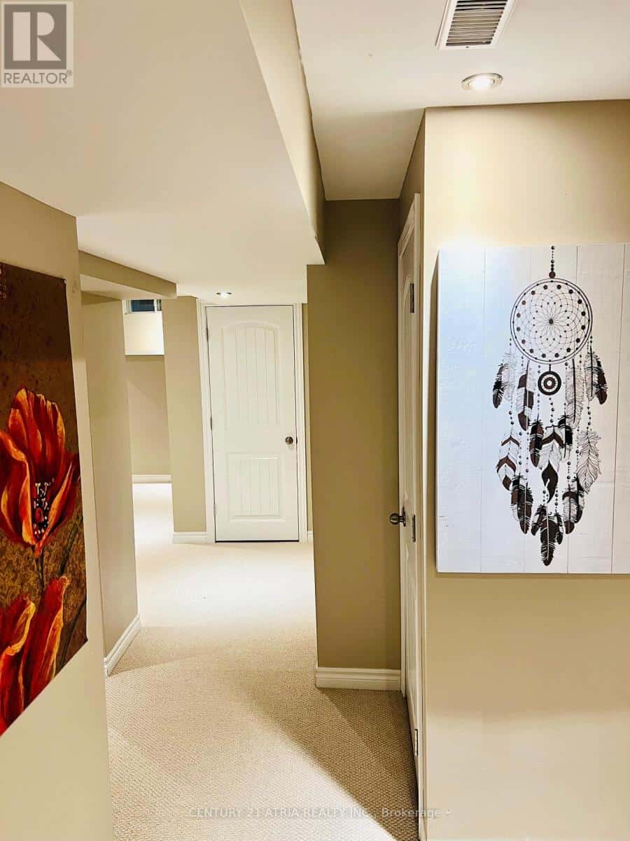 19 BIRD STREET — Barrie (Edgehill Drive), Ontario - Photo 2 of 17